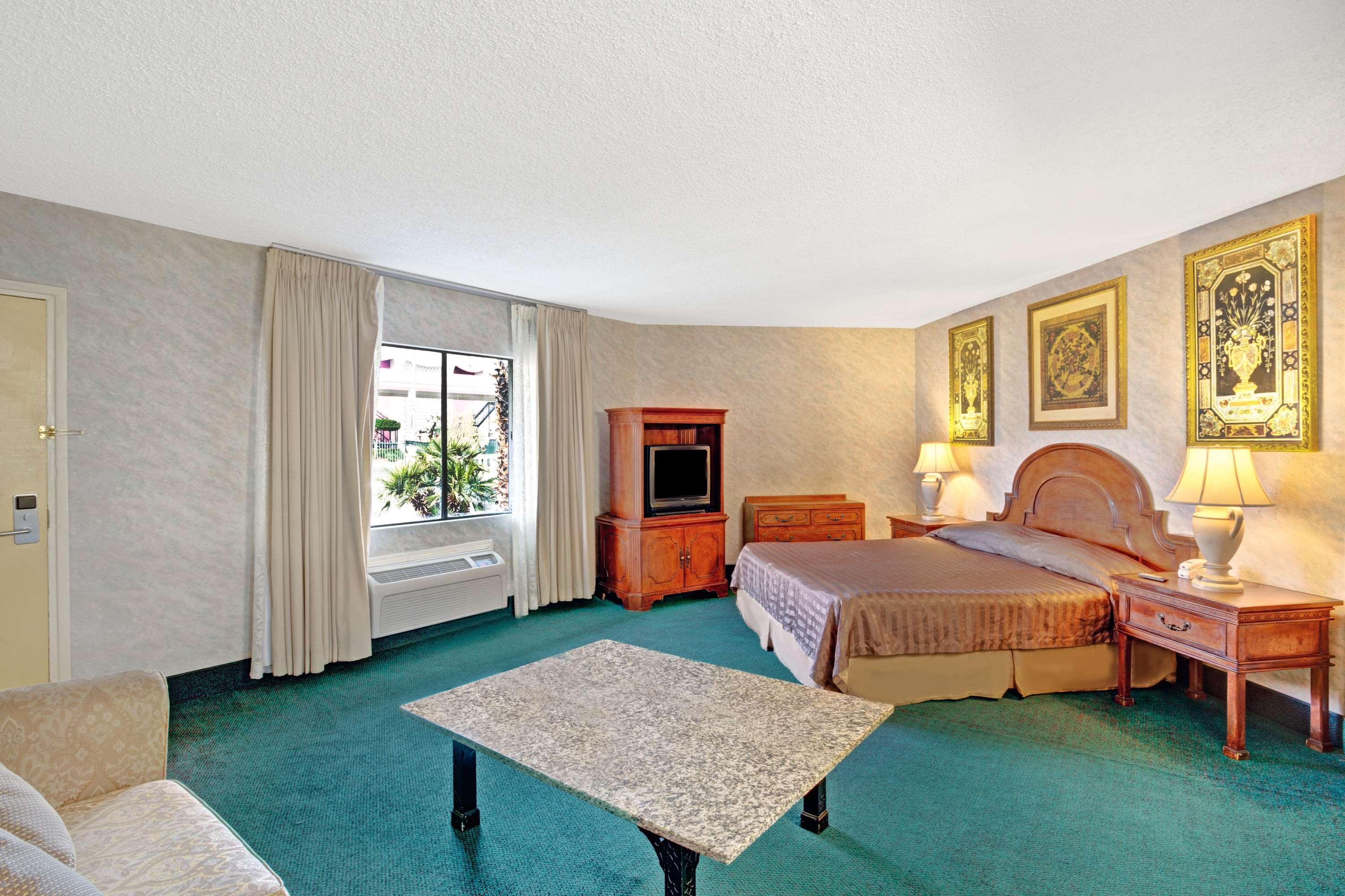 Travelodge By Wyndham 2*